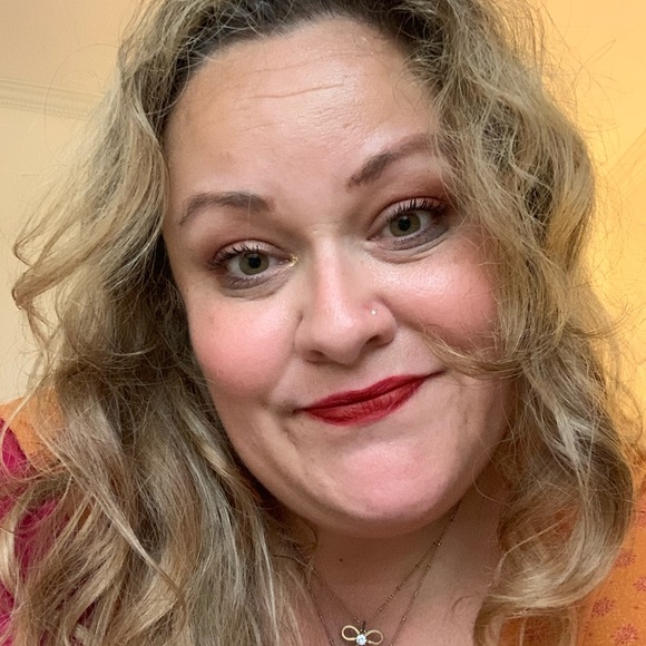 Meet your Posher, Danielle - Picture 4 of 5